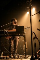 尾崎雄貴（Vo, G, Key / warbear）（Photo by Yosuke Torii）