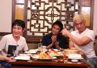 左からコムアイ、浜田雅功、松本人志。(c)フジテレビ