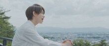 Qyoto「君と僕とアクロス・ザ・ユニバース」ミュージックビデオのワンシーン。
