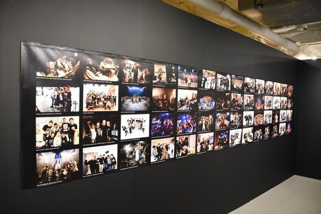 「“SUNNY DAYS” Hi-STANDARD Photographs of TEPPEI KISHIDA」東京・池袋PARCO本館7F PARCO MUSEUM会場の様子。