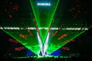 YOSHIKIのライブの様子。