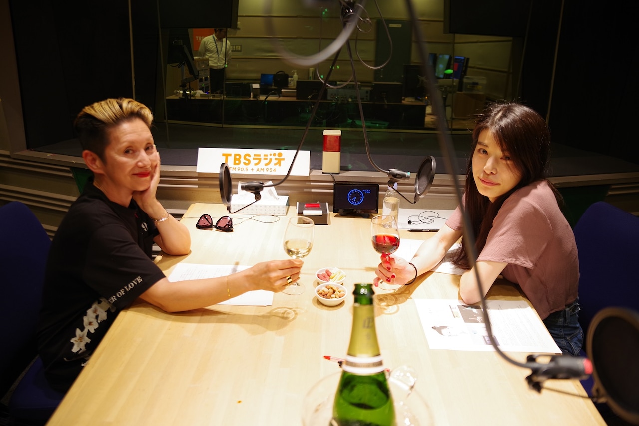 左から夏木マリ、さとうほなみ。