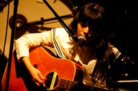 カネコアヤノ「カネコアヤノ TOUR 2018 “祝祭”」東京・WWW公演の様子。（撮影：木村泰之）