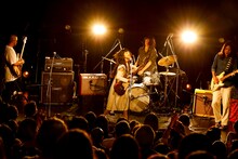 カネコアヤノ「カネコアヤノ TOUR 2018 “祝祭”」東京・WWW公演の様子。（撮影：木村泰之）