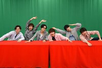 自主的に揺れる超特急。