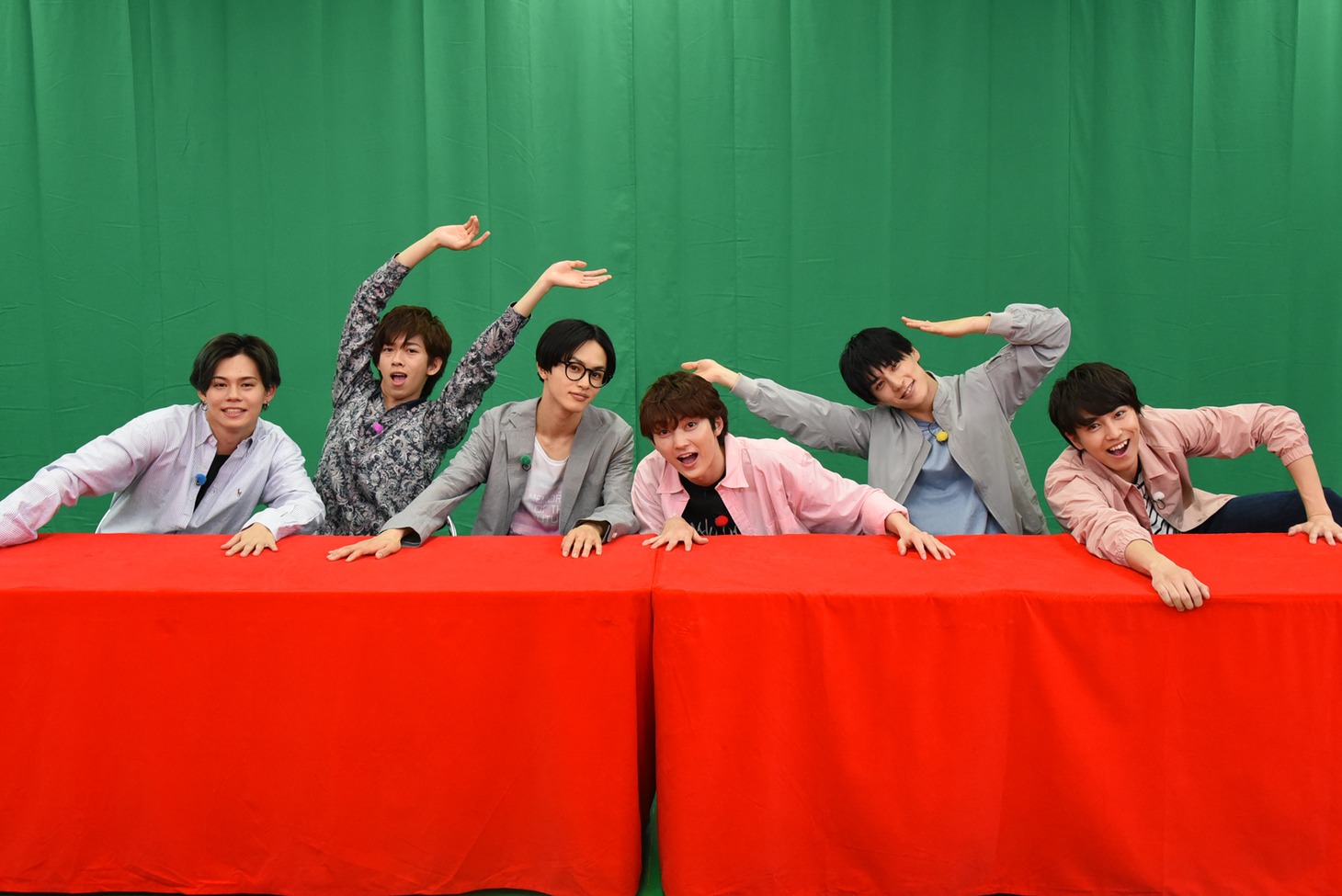 自主的に揺れる超特急。