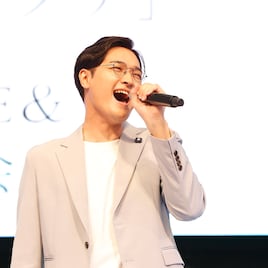 海蔵亮太が噴水広場でメジャー初ライブ「美しい日本語を伝えられるシンガーに」