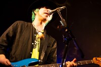 LOW IQ 01（撮影：上坂和也）