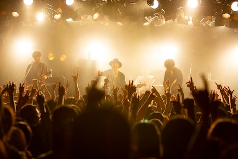 LOW IQ 01 & THE RHYTHM MAKERS +「LOW IQ 01 LIVE TOUR 2018」東京・渋谷CLUB QUATTRO公演の様子。（撮影：上坂和也）