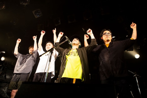 LOW IQ 01 & THE RHYTHM MAKERS +「LOW IQ 01 LIVE TOUR 2018」東京・渋谷CLUB QUATTRO公演の様子。（撮影：上坂和也）