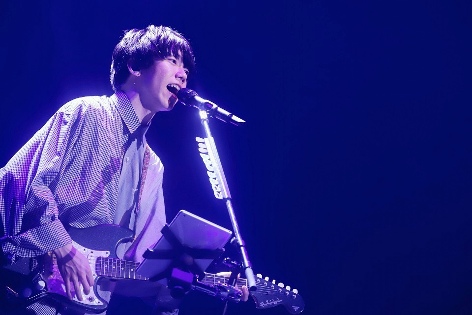 片岡健太（Vo, G）（撮影：後藤壮太郎）