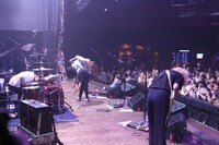 アメリカツアーでのtricotのライブの様子。