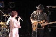 Solayaにこの日の感想を求める朝倉さや。