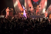 「ULALA TOUR 2018」東京・TSUTAYA O-EAST公演の様子。（撮影：星野健太）
