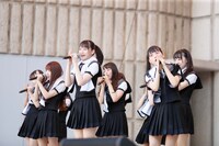 「『手遅れcaution』発売記念SP全国握手会＠日比谷野外大音楽堂」の様子。（写真提供：SACRA MUSIC）