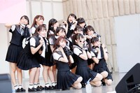 「『手遅れcaution』発売記念SP全国握手会＠日比谷野外大音楽堂」の様子。（写真提供：SACRA MUSIC）