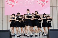 「『手遅れcaution』発売記念SP全国握手会＠日比谷野外大音楽堂」の様子。（写真提供：SACRA MUSIC）