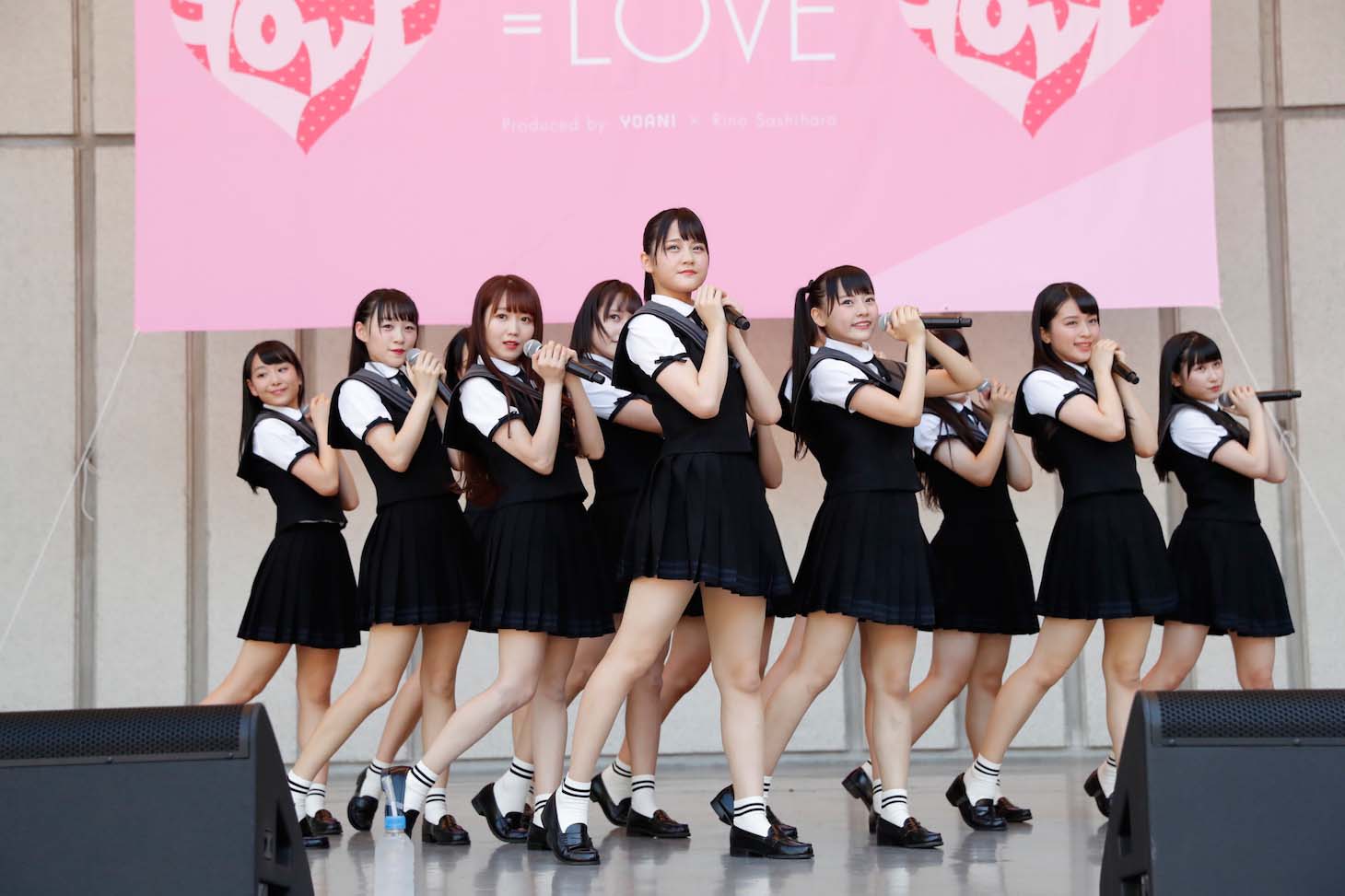 「『手遅れcaution』発売記念SP全国握手会＠日比谷野外大音楽堂」の様子。（写真提供：SACRA MUSIC）