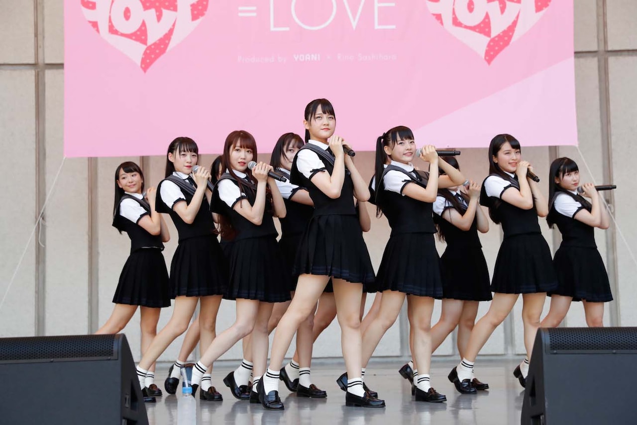 「『手遅れcaution』発売記念SP全国握手会＠日比谷野外大音楽堂」の様子。（写真提供：SACRA MUSIC）