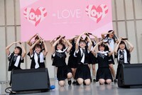 「『手遅れcaution』発売記念SP全国握手会＠日比谷野外大音楽堂」の様子。（写真提供：SACRA MUSIC）