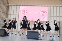 「『手遅れcaution』発売記念SP全国握手会＠日比谷野外大音楽堂」の様子。（写真提供：SACRA MUSIC）