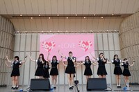 「『手遅れcaution』発売記念SP全国握手会＠日比谷野外大音楽堂」の様子。（写真提供：SACRA MUSIC）