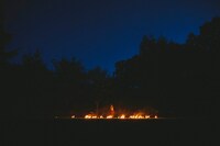 「キイロのうた」を歌うコムアイ。（Photo by SAKI YAGI）