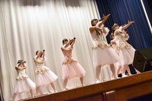 「ハコイリ▽ムスメ『エトワールを夢みて』リリース記念イベント ～横浜でアン・ドゥ・トロワ!～」の様子。