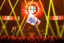 電気グルーヴ「クラーケン鷹」3月17日の東京・Zepp Tokyo公演の様子。（撮影：成瀬正規）