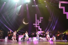 梶浦由記「Yuki Kajiura LIVE vol.#14 "25th Anniversary Special"」初日公演の様子。（写真提供：FictionJunction Music）