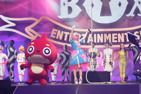 「XFLAG × KYARY PAMYU PAMYU～PANDORA'S BOX～」の様子。（写真提供：ワーナーミュージック・ジャパン）