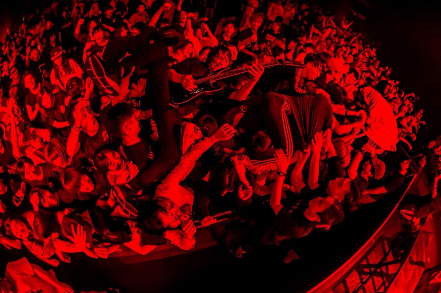 Crystal Lakeのライブの様子。（Photo by Takashi "TAKA" Konuma）