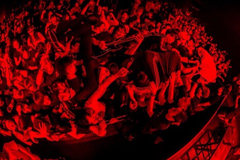 Crystal Lakeのライブの様子。（Photo by Takashi "TAKA" Konuma）