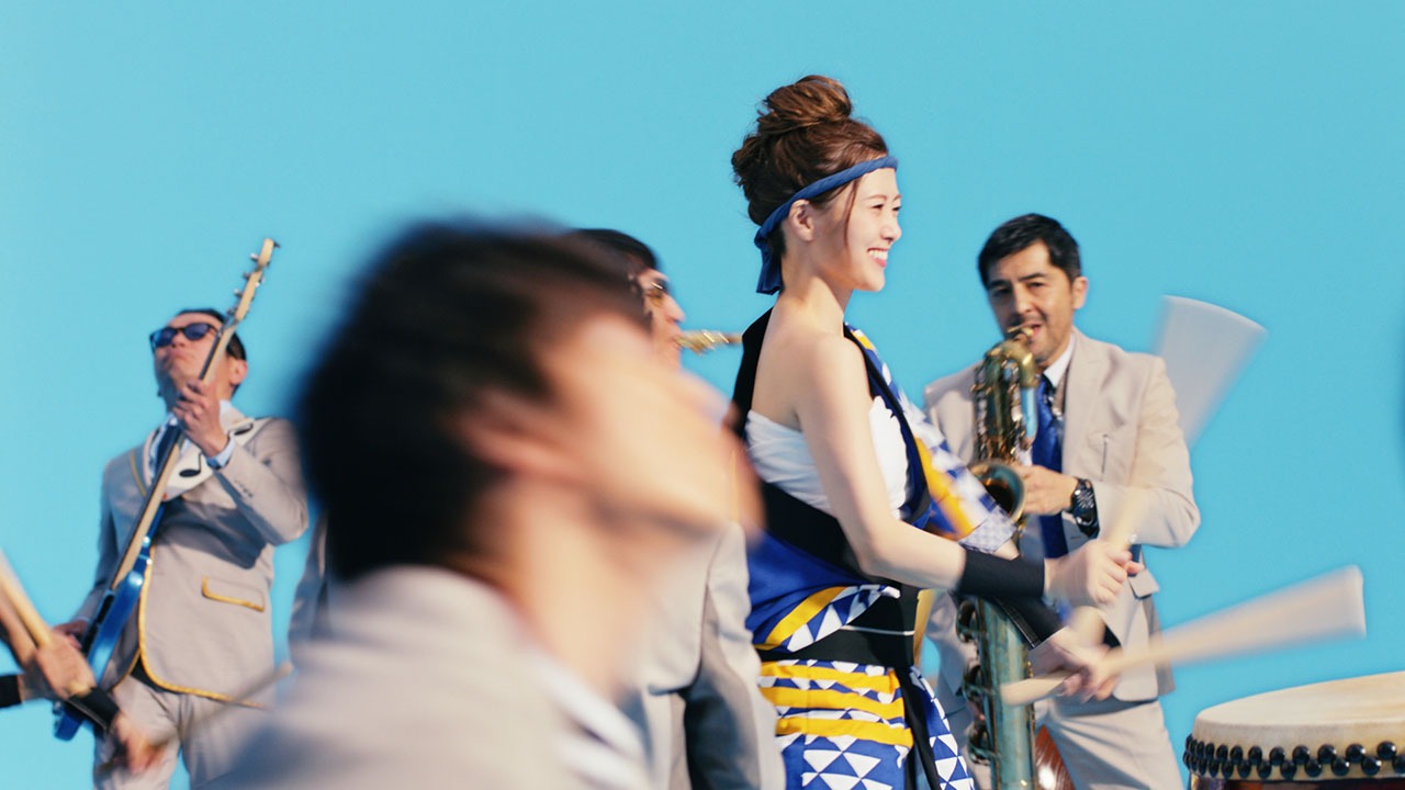 「キリン 氷結(R) 300％レモン（期間限定）」のテレビCM「あたらしくいこう 2018 和太鼓」編のワンシーン。