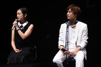 左から安達祐実、和田颯（Da-iCE）。