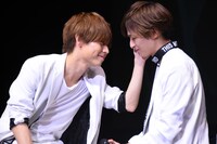 左から岩岡徹（Da-iCE）、和田颯（Da-iCE）。