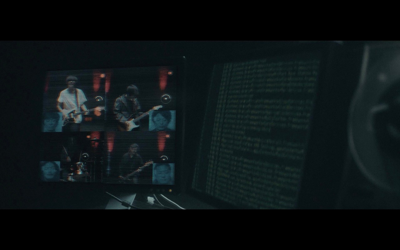 [ALEXANDROS]「Mosquito Bite」ミュージックビデオのワンシーン。