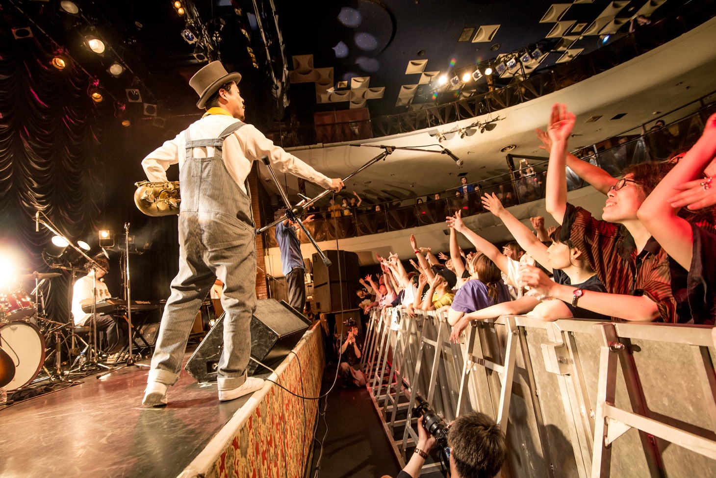 Keishi Tanakaのライブの様子。（Photo by Yukiko Ono）