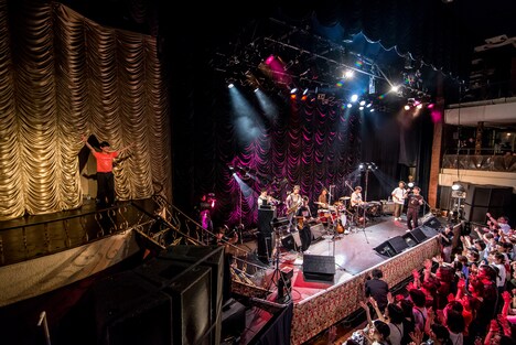 アンコールでの向井太一出演シーン。（Photo by Yukiko Ono）