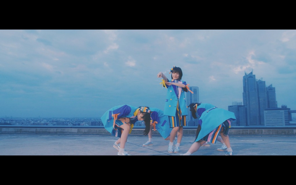 ロッカジャポニカ「最the高」ミュージックビデオのワンシーン。