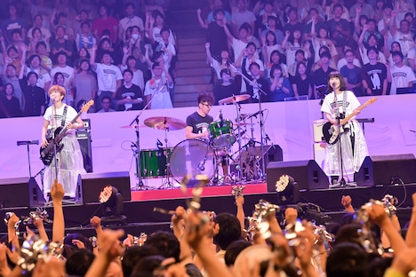 「CHATMONCHY LAST ONEMAN LIVE ～I Love CHATMONCHY～」の様子。（撮影：古溪一道）