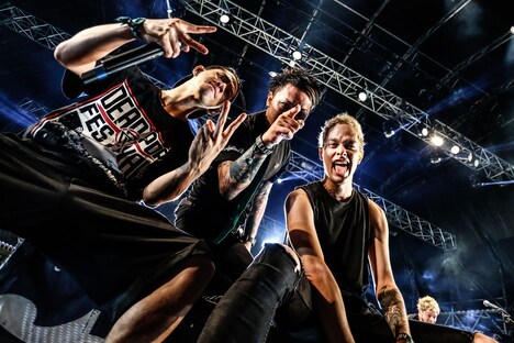 左からTaka（ONE OK ROCK）、MAH（SiM）、Masato（coldrain）。（Photo by Kohei Suzuki）