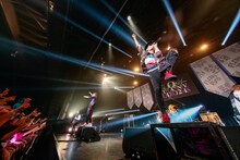 FLOW「FLOW 15th Anniversary TOUR 2018『アニメ縛り』」東京・チームスマイル・豊洲PIT公演の様子。（撮影：柴田恵理）