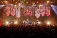FLOW「FLOW 15th Anniversary TOUR 2018『アニメ縛り』」東京・チームスマイル・豊洲PIT公演の様子。（撮影：柴田恵理）