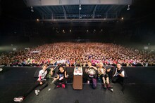 FLOW「FLOW 15th Anniversary TOUR 2018『アニメ縛り』」東京・チームスマイル・豊洲PIT公演の様子。（撮影：柴田恵理）