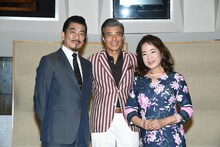 左から宇崎竜童、舘ひろし、阿木燿子。