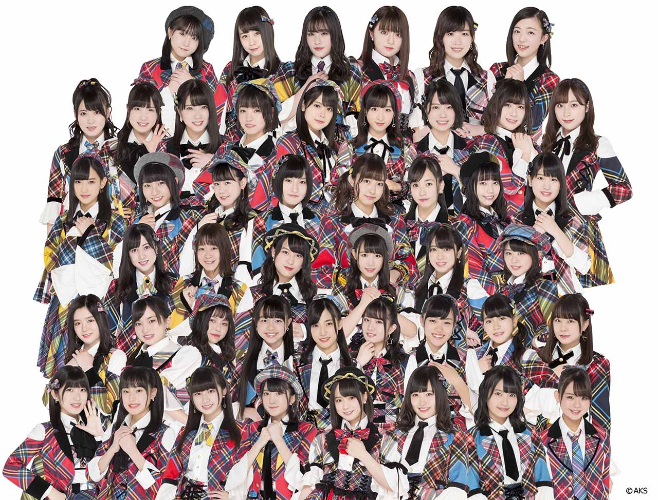 AKB48チーム8。右下が宮里莉羅。