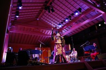 デーモン閣下「うただま プレミアムコンサート」愛知・名古屋能楽堂公演の様子。（写真提供：アリオラジャパン）