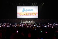 「LOVELIVE! SUNSHINE!! Aqours World LoveLive! in LA ～Beyond the Pacific～」の様子。 (c)2017 プロジェクトラブライブ!サンシャイン!!