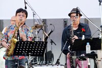 大谷能生（Sax）、ロベルト小山（Sax）（撮影：坂田律子）
